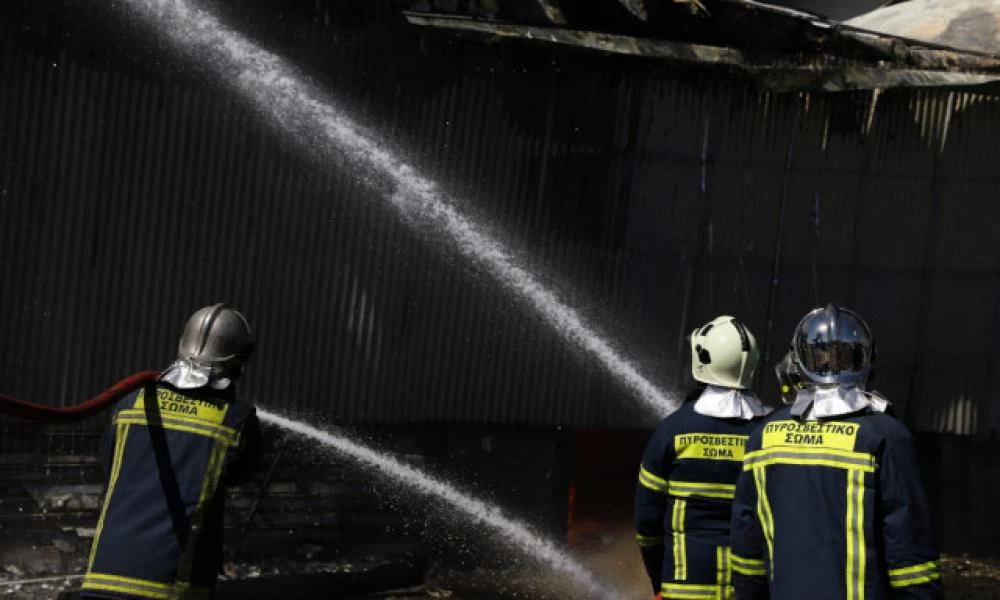 Φωτιά στην δομή φιλοξενίας μεταναστών στον Βοτανικό -Ενας τραυματίας